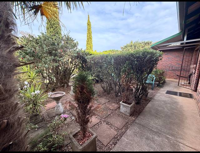 2 BEDROOM TOWNHOUSE FOR SALE IN AMBER VALLEY